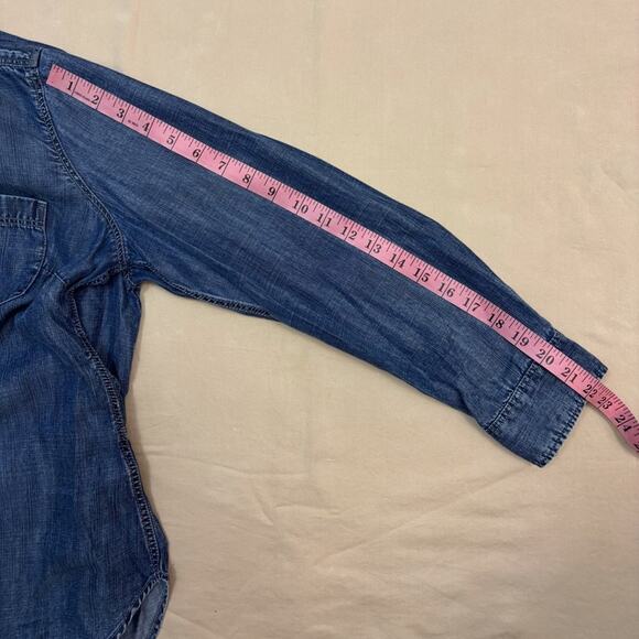 Talbots Women's Classic Blue Dark Chambray Button Down Shirt Size Medium Petite - Picture 7 of 7